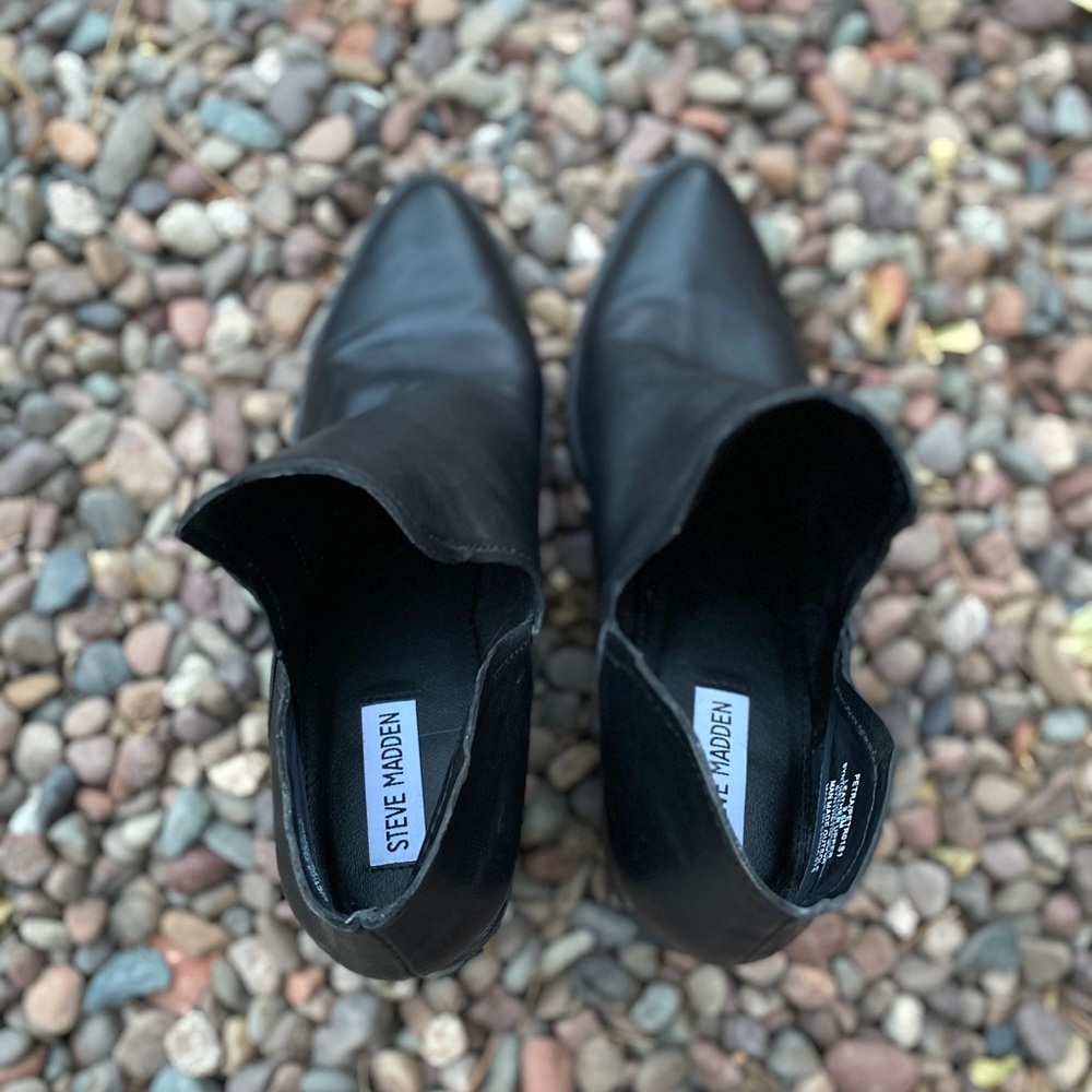 Steve Madden | Gorgeous Leve Block Heel Boots - Picture 5 of 12